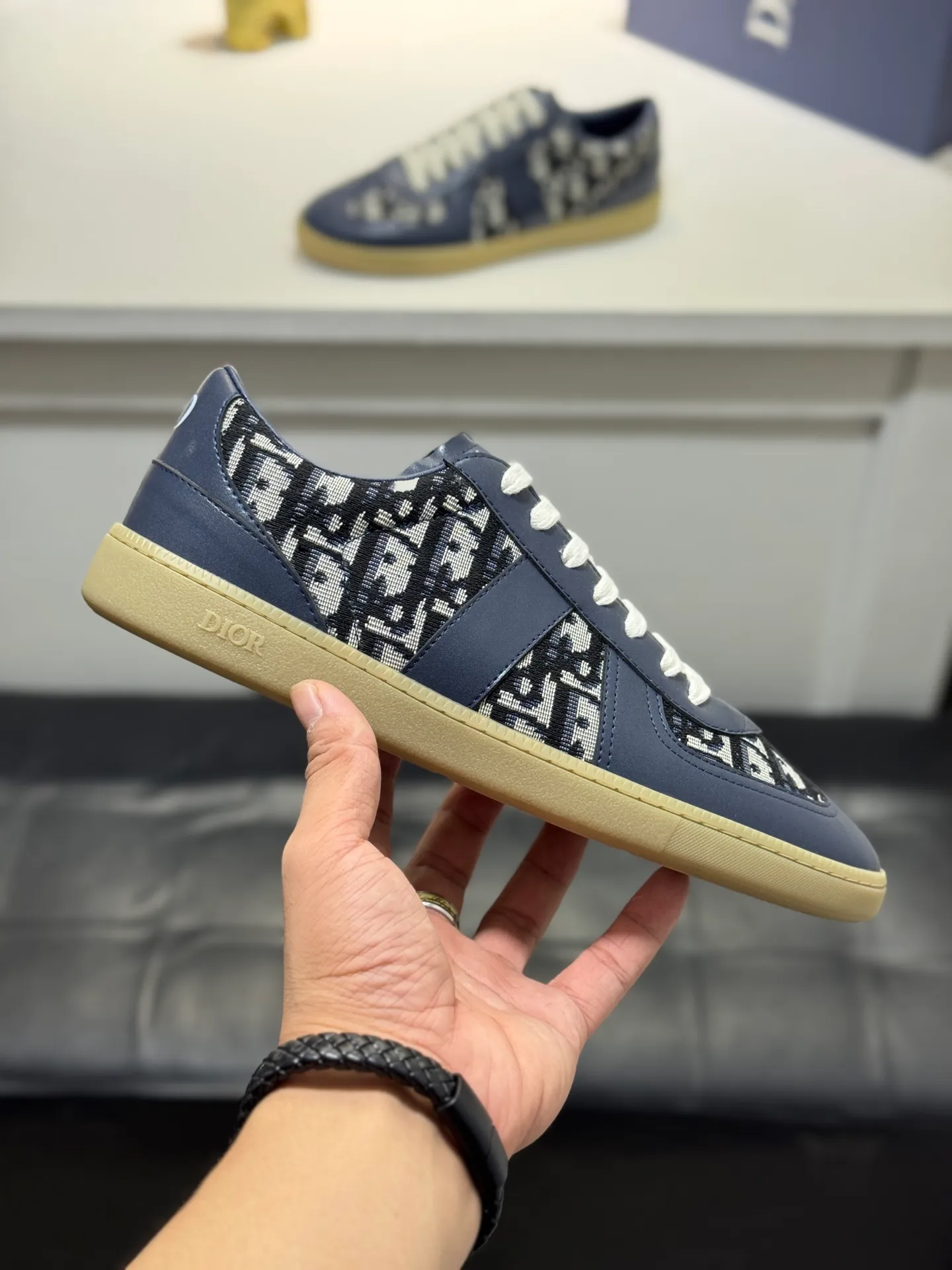 Men's Men's Shoes💰380【New Style】🎠🎠Dior🔍Top Purchasing Agency🇮🇹Di's hot style super popular sneakers are synchronized with the new product counters. The uppers are original Italian imported cowhide, the logo graphics are perfectly reproduced with complex craftsmanship necessary for fashionistas, and the imported soft sheepskin lining is Sole: The original sole is specially provided by the original factory. The exclusive movable molded sole is super comfortable. The original factory follows the order. 🔍🔍Multiple colors are available. You can enter and exit the counter at will. Welcome to compare. A must-have for trendy men. Code number: 38-44 (45 customized